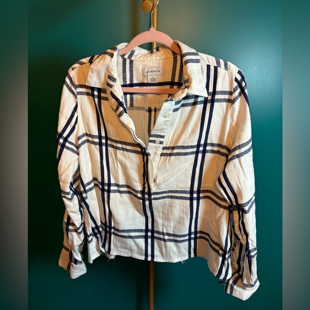Liz Claiborne Checkered Shirt in Navy and White Cropped